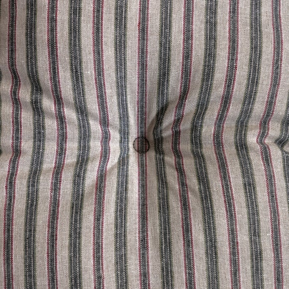 Carousel navigation image position 2 of 3