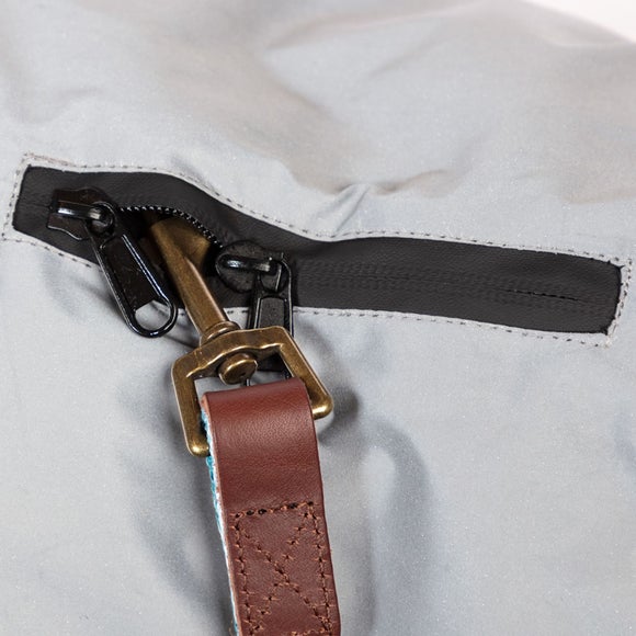 Carousel navigation image position 2 of 3