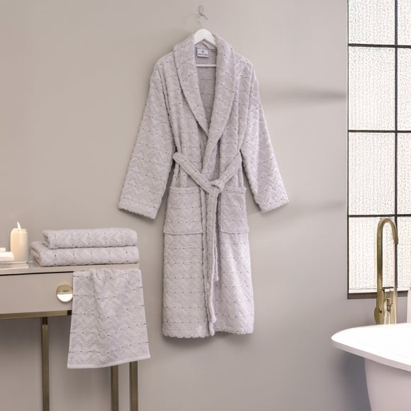 View Per La Casa Set Of 4 Pearl Grey Levrona Jacquard Medium Bathrobe & Towels View Per La Casa Set Of 4 Pearl Grey Levrona Jacquard Medium Bathrobe & Towels