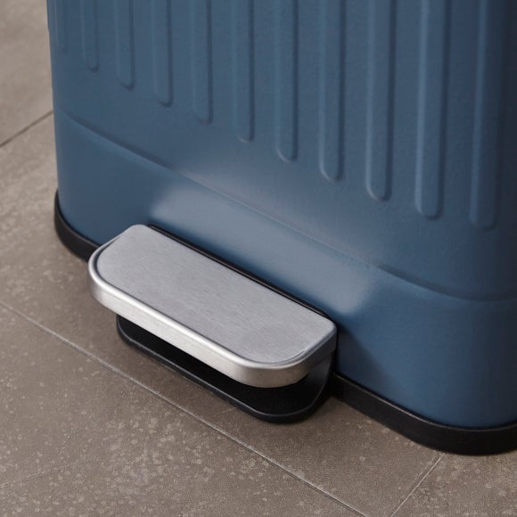 Carousel navigation image position 2 of 3