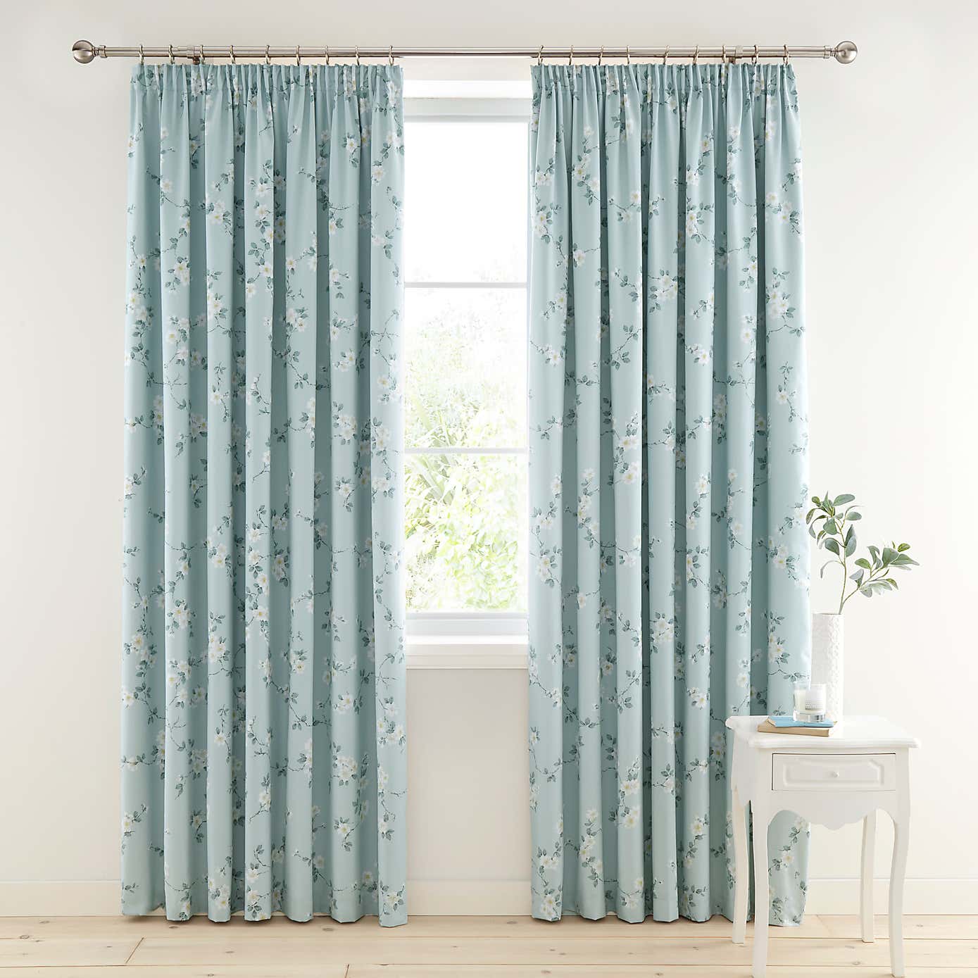 Carousel zoom image position 2 of 4