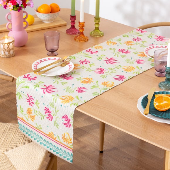 furn. Honeysuckle Table Runner