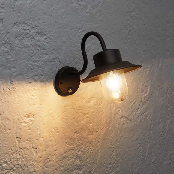 Return Vogue Windermere Outdoor Pir Wall Light
