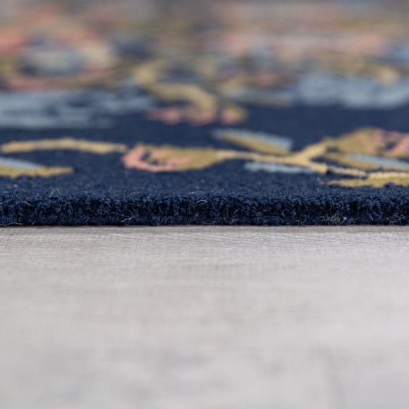 Carousel navigation image position 4 of 6