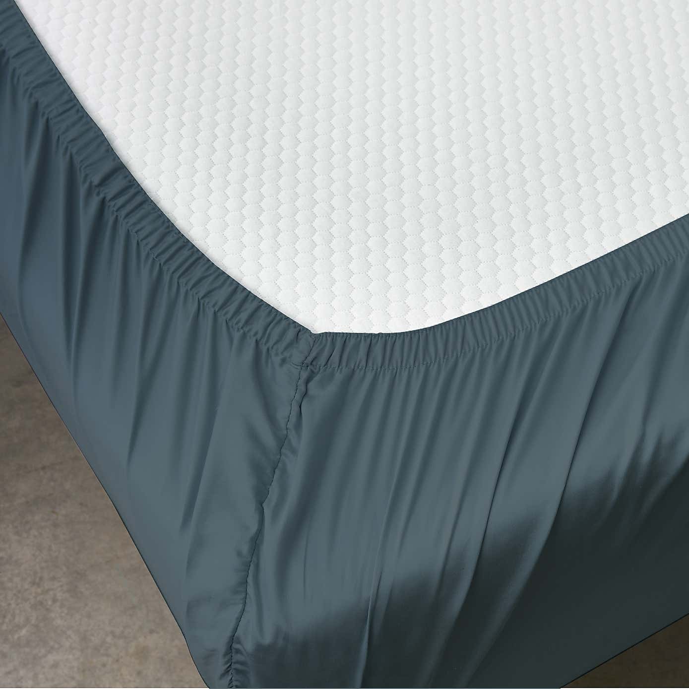 Carousel zoom image position 2 of 3