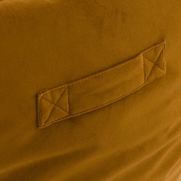 Carousel navigation image position 3 of 5