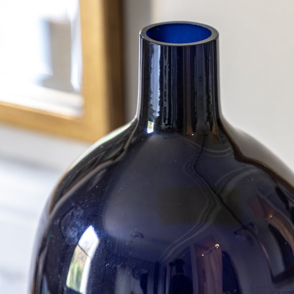 Carousel navigation image position 2 of 3