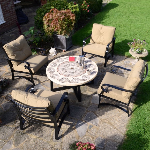 Byron Manor Arlington Round Coffee Table With 4 Westfield Lounge Chairs