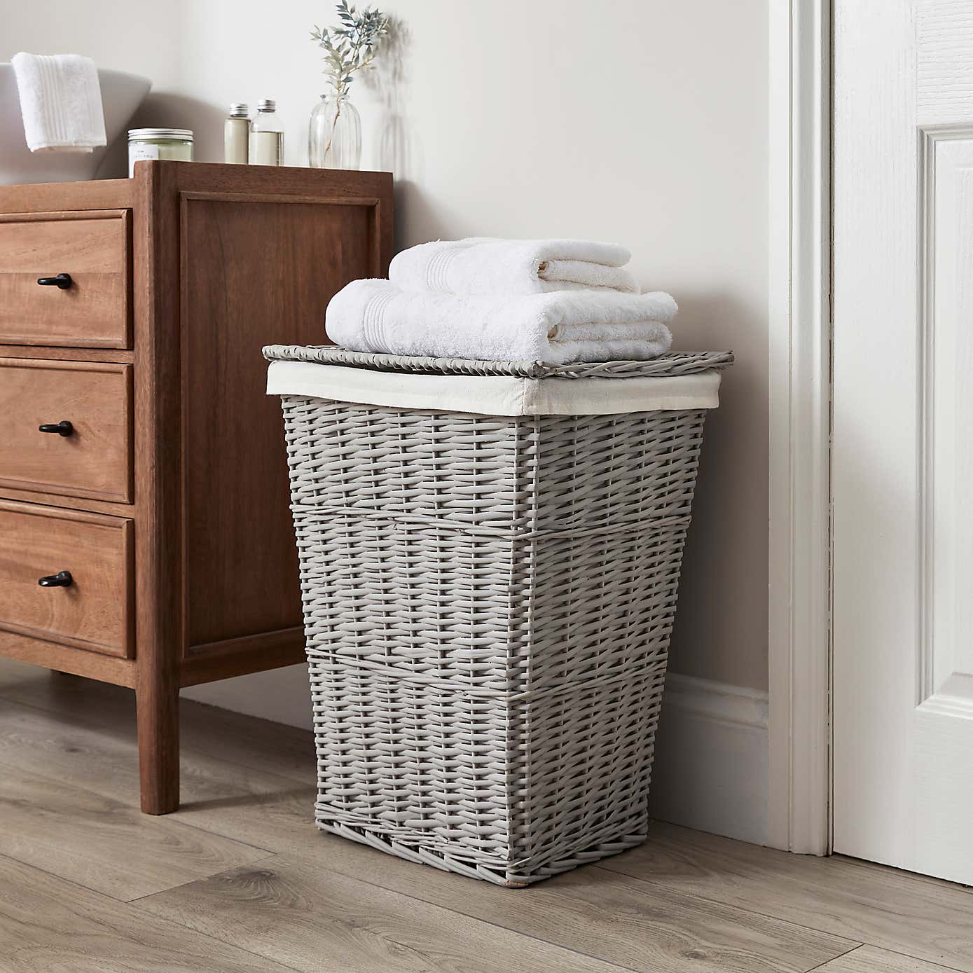 Carousel zoom image position 1 of 3