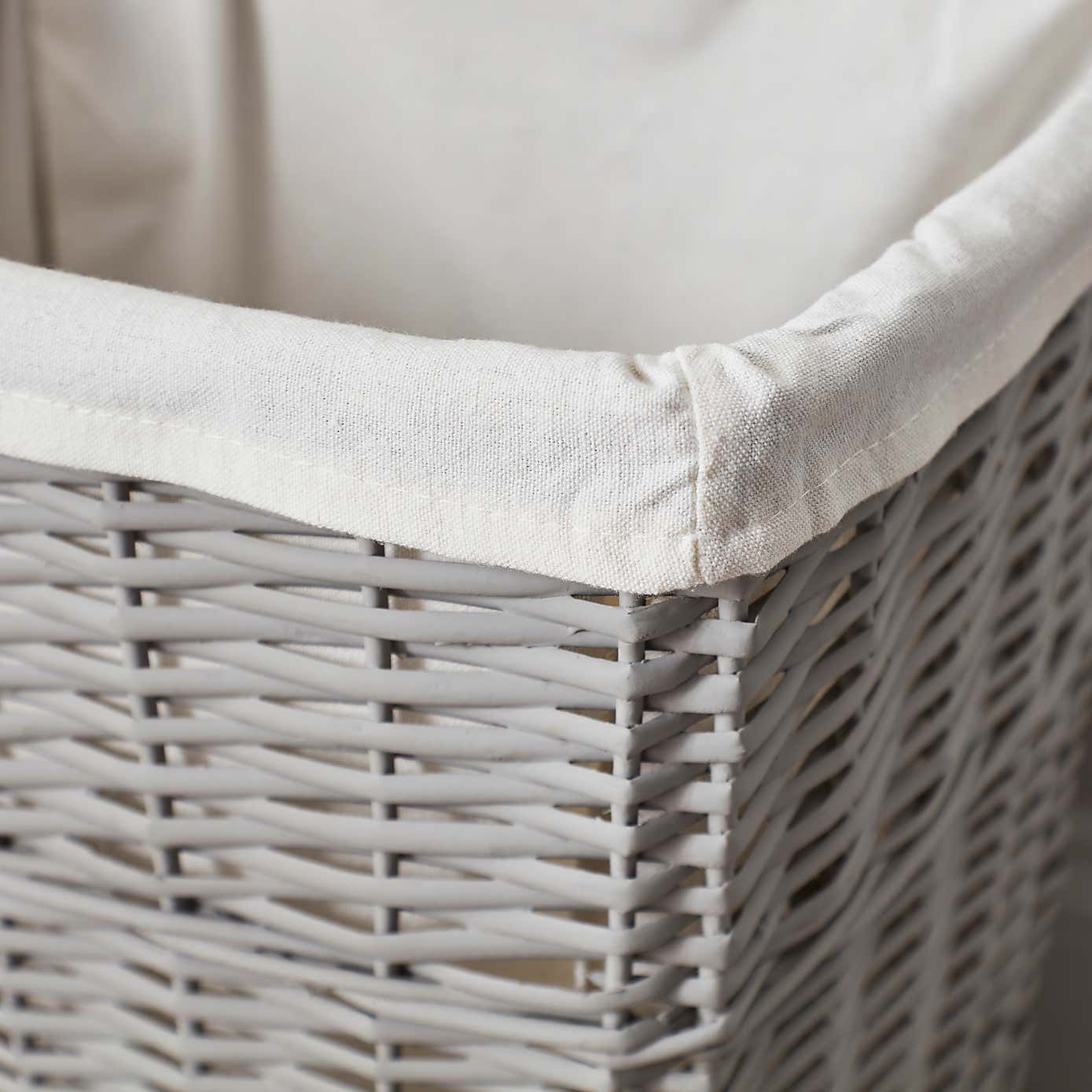 Carousel zoom image position 2 of 3