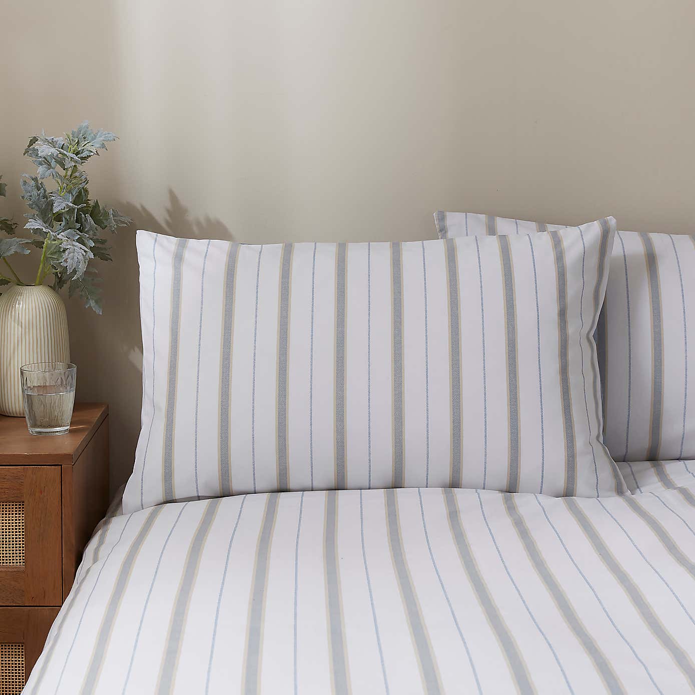 Carousel zoom image position 2 of 8