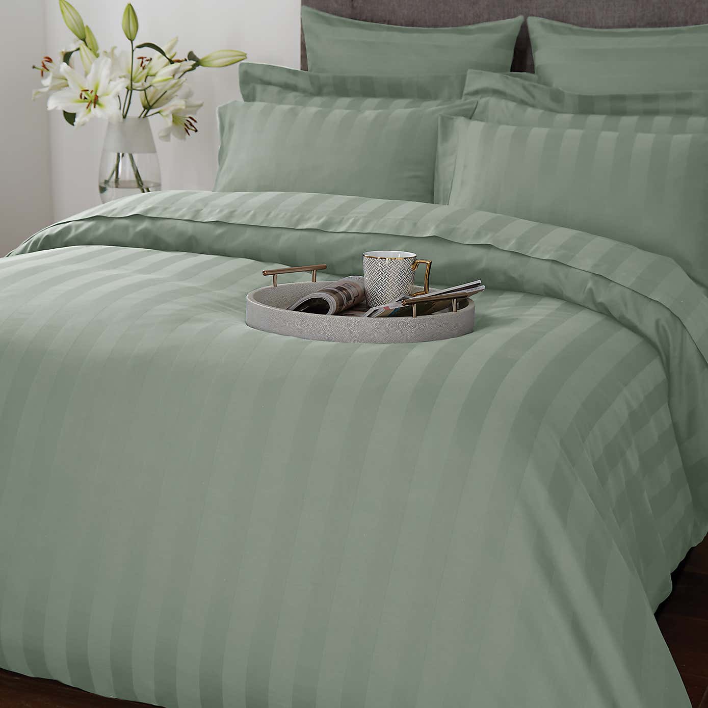 Carousel zoom image position 2 of 3