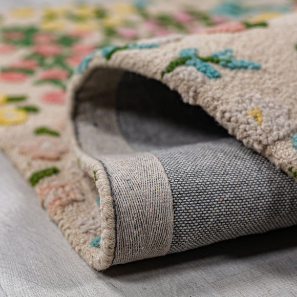 Carousel navigation image position 3 of 6