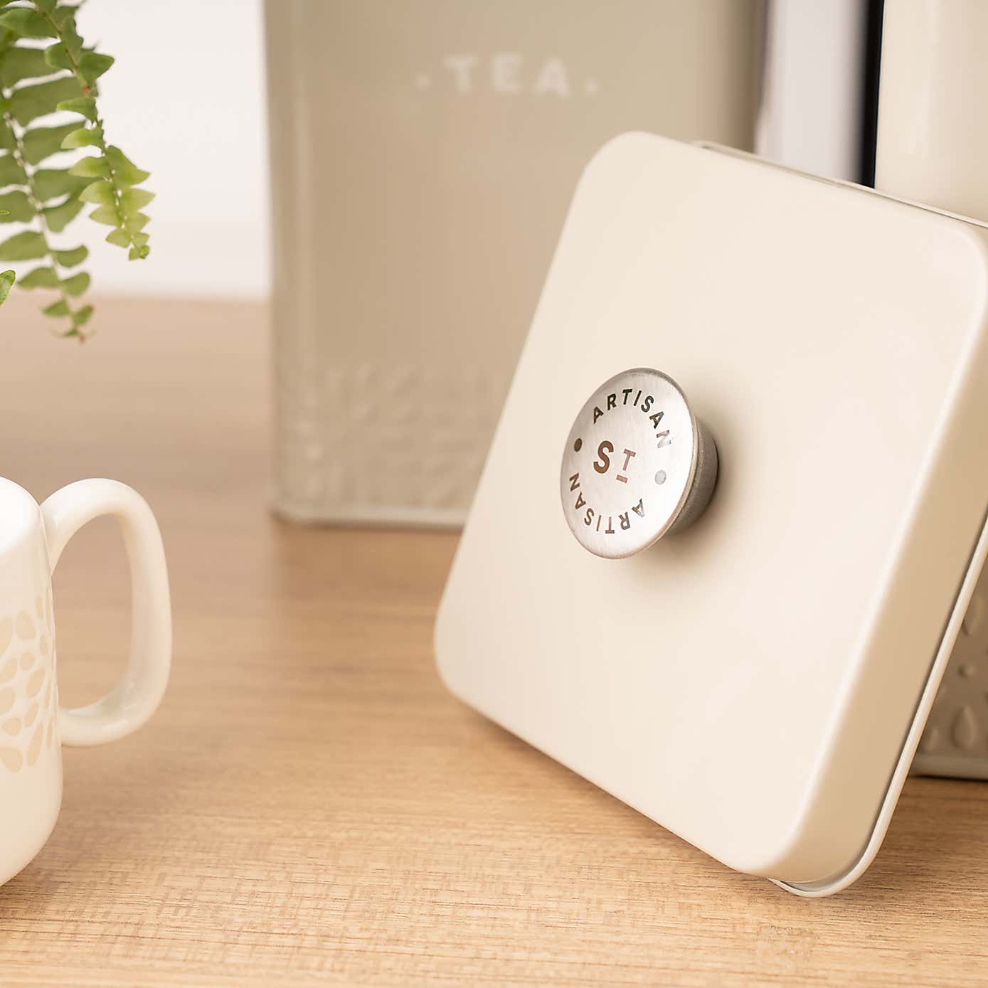 Carousel zoom image position 3 of 4