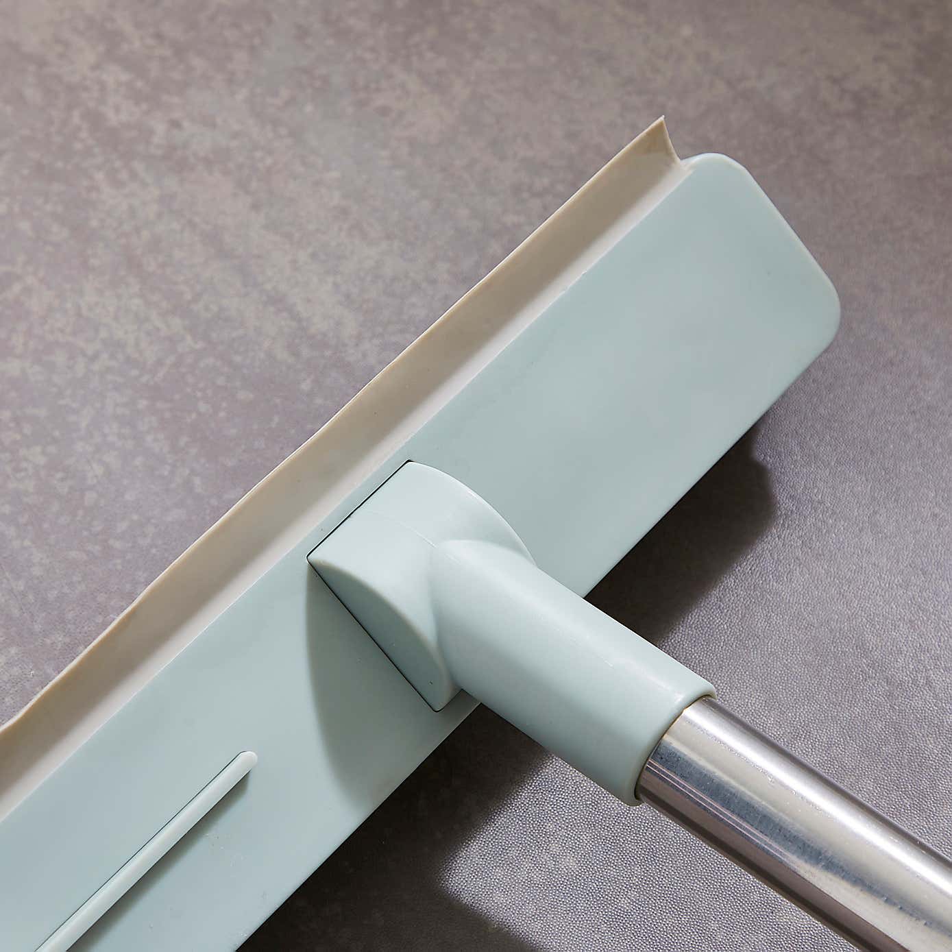 Carousel zoom image position 2 of 3