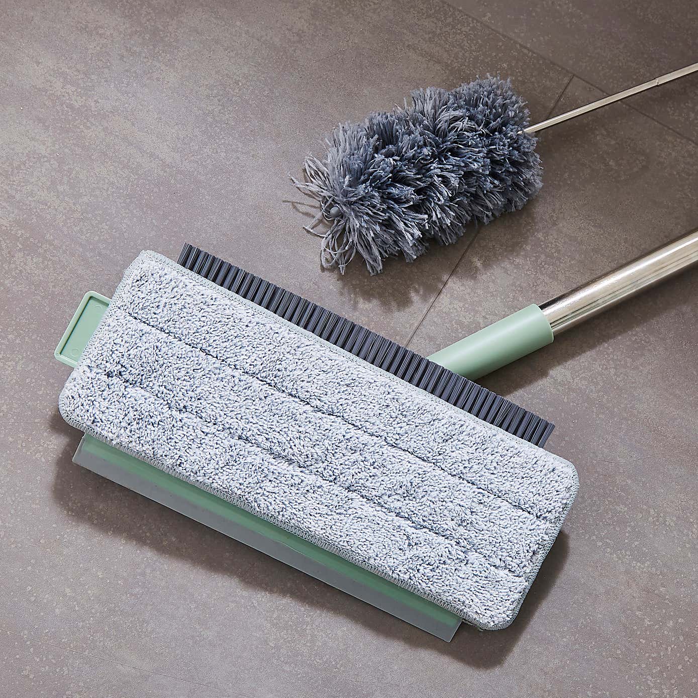 Carousel zoom image position 2 of 3