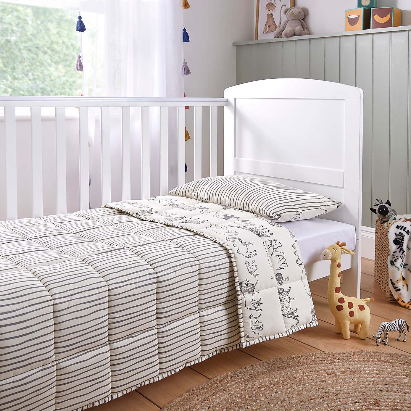 Carousel zoom image position 2 of 4