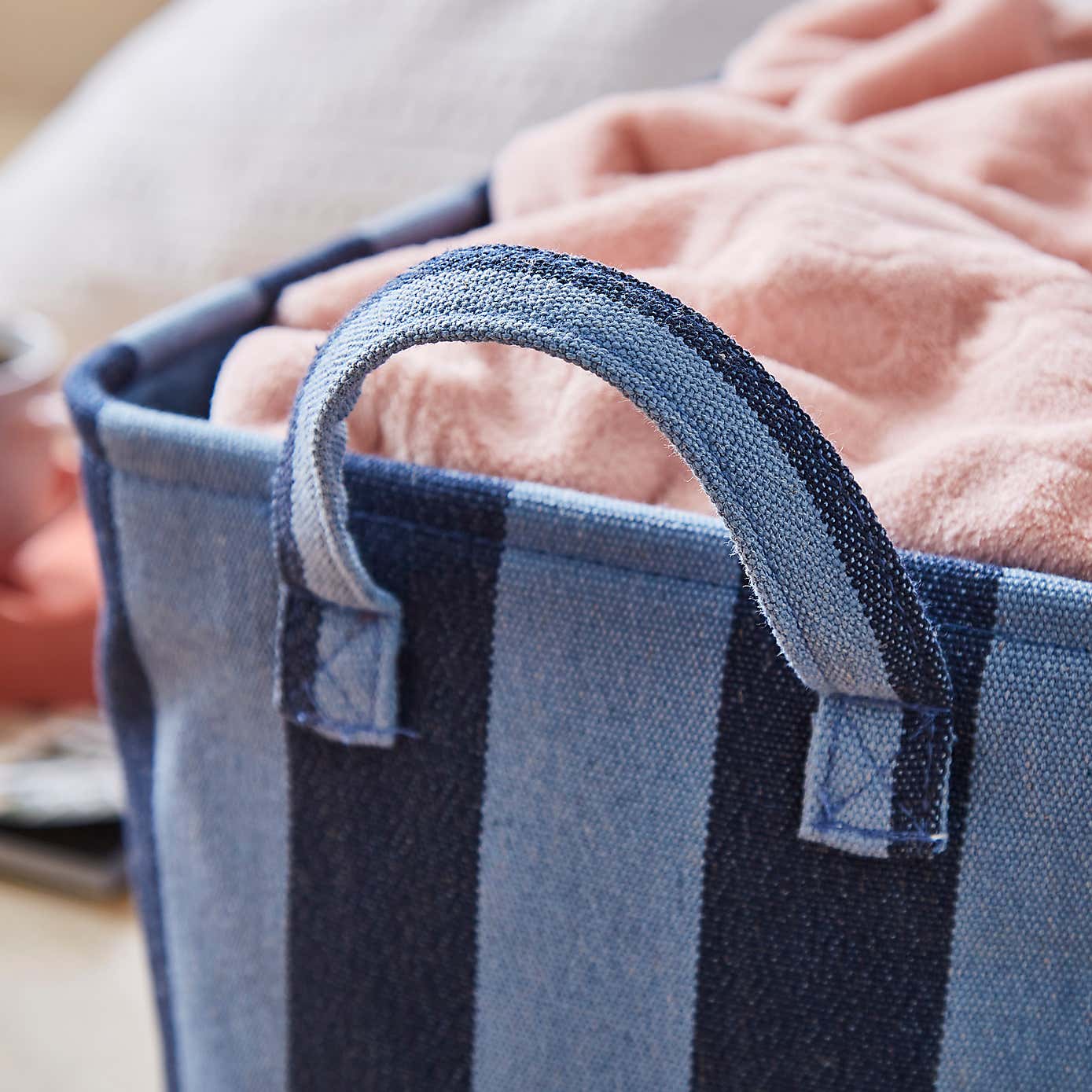 Carousel zoom image position 2 of 3