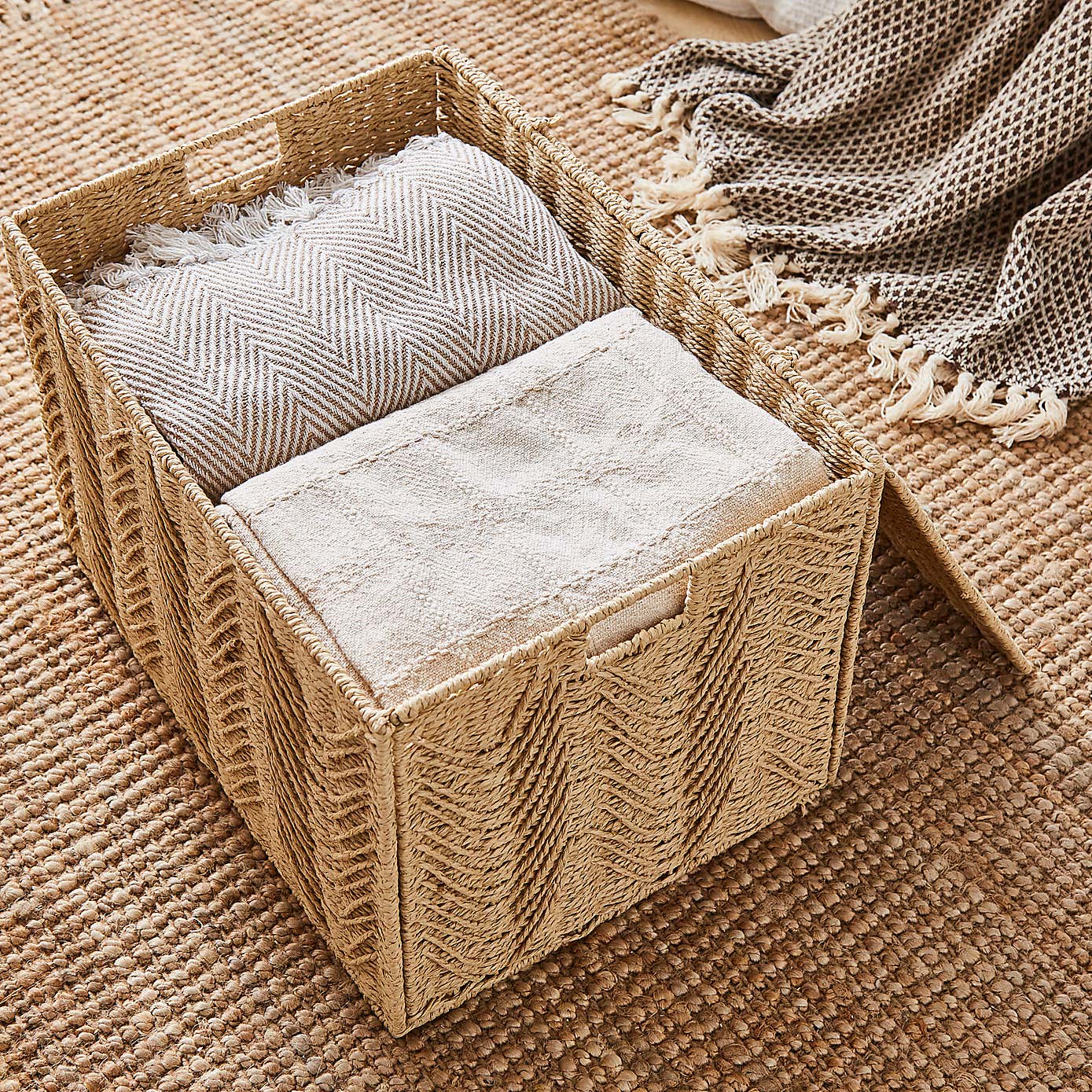 Carousel zoom image position 2 of 3