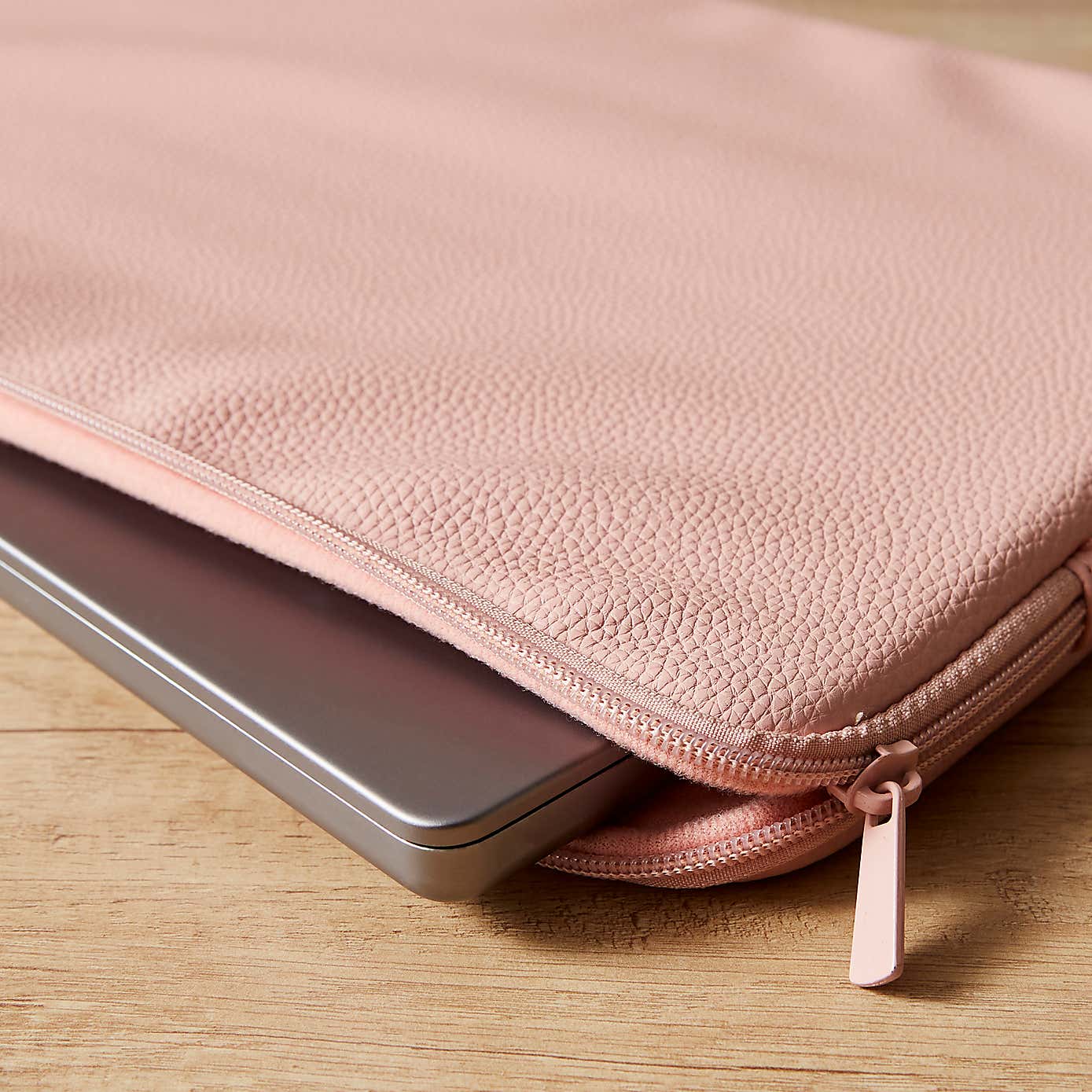 Carousel zoom image position 2 of 3