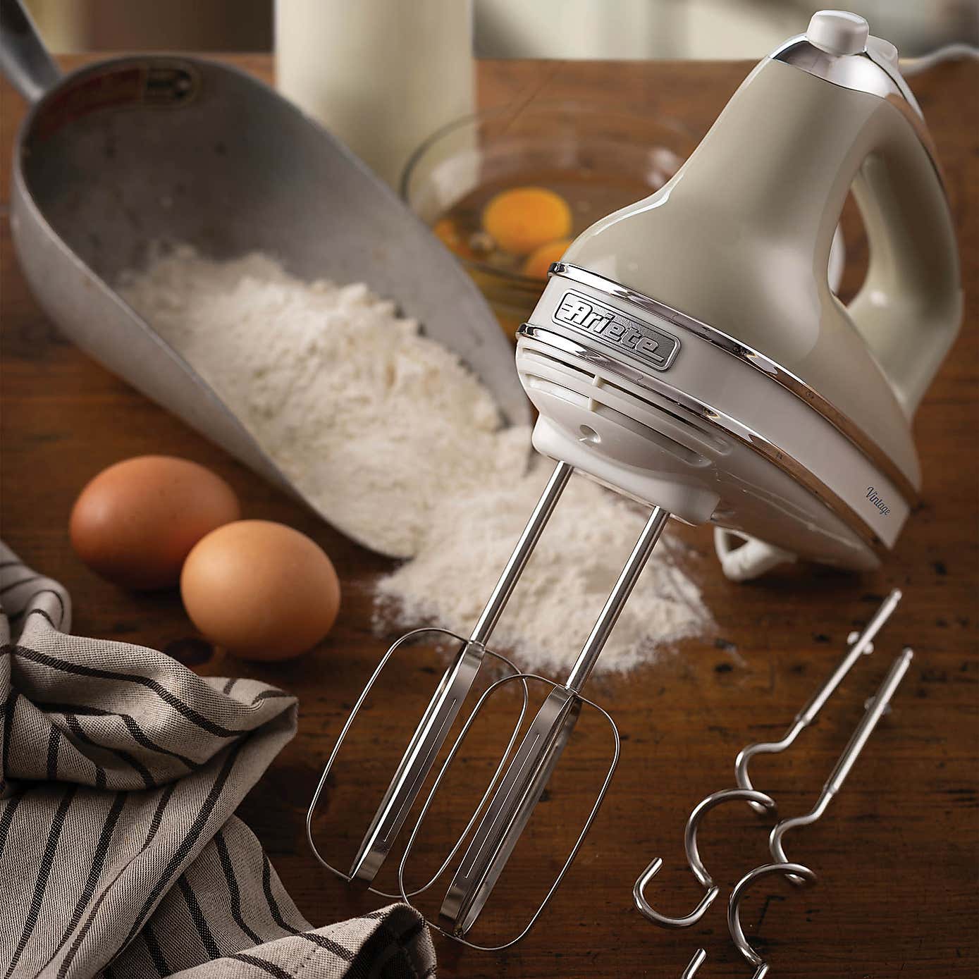 Carousel zoom image position 3 of 8