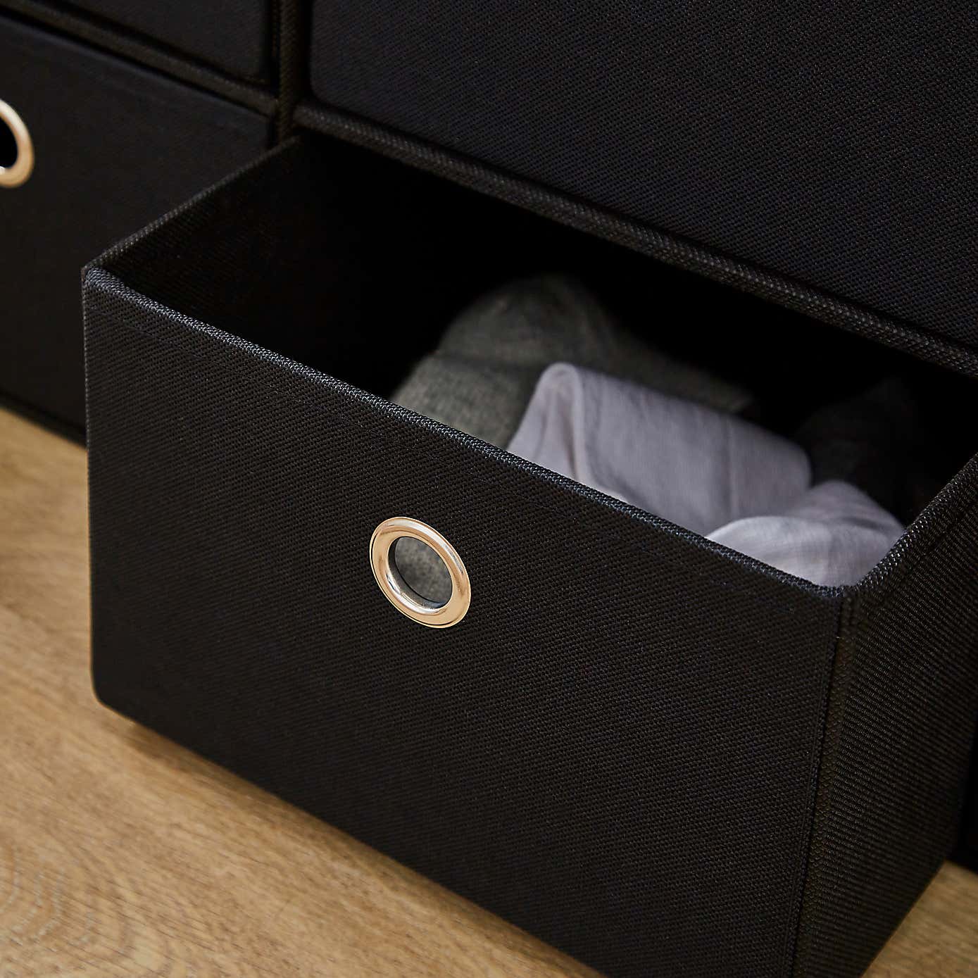 Carousel zoom image position 2 of 4