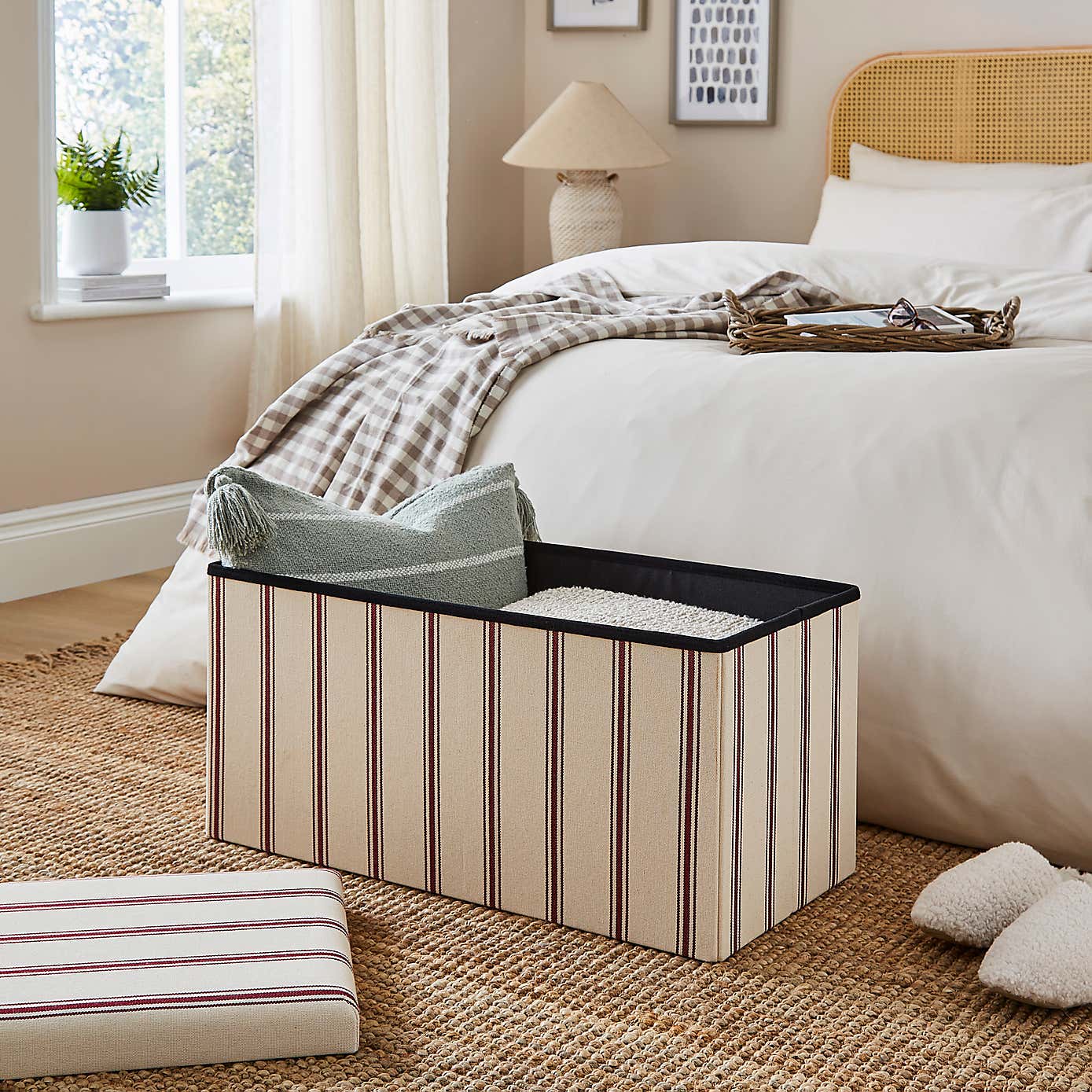 Carousel zoom image position 2 of 4