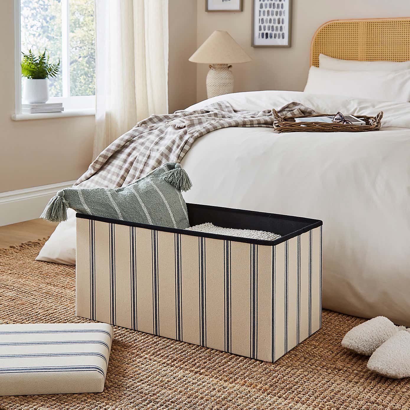 Carousel zoom image position 2 of 4