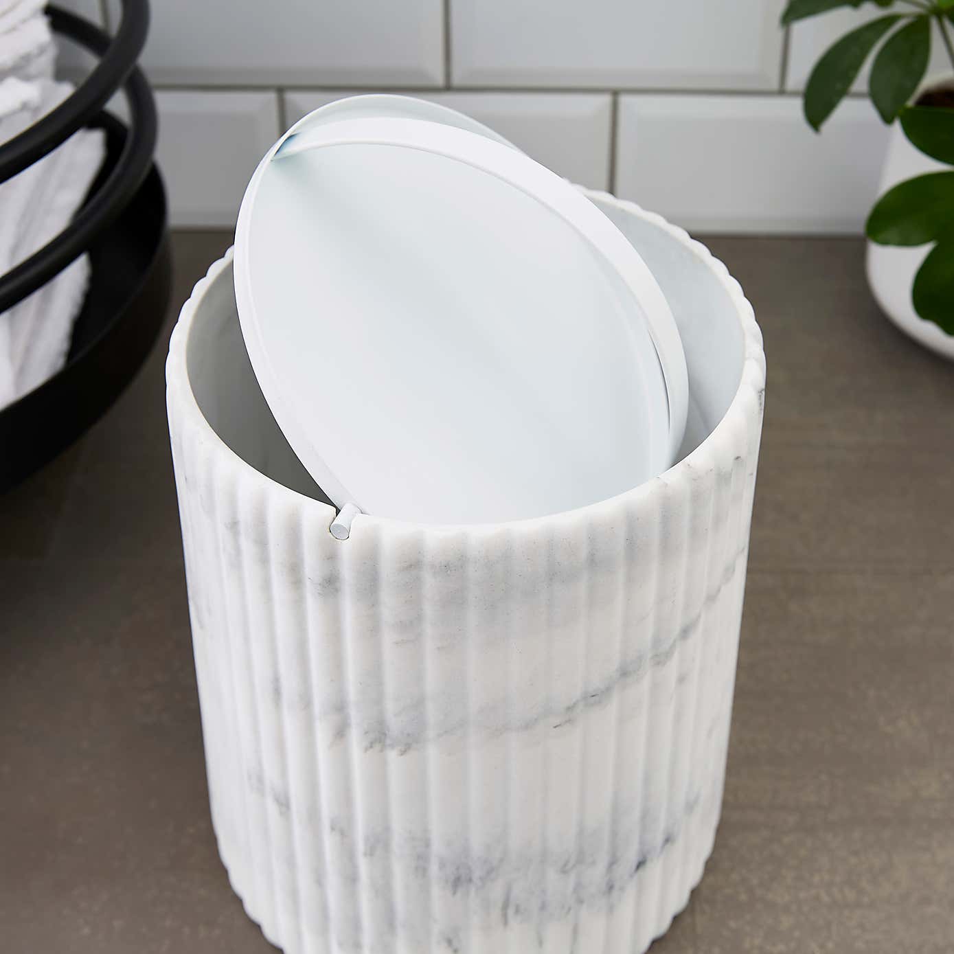 Carousel zoom image position 2 of 3