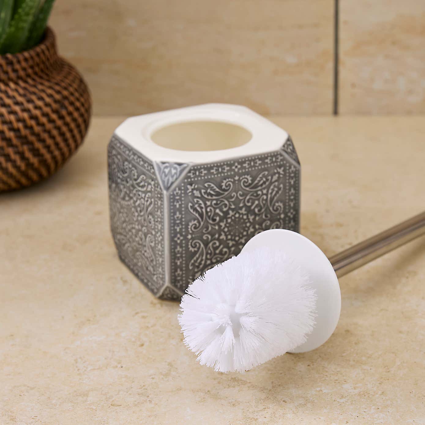 Carousel zoom image position 2 of 3