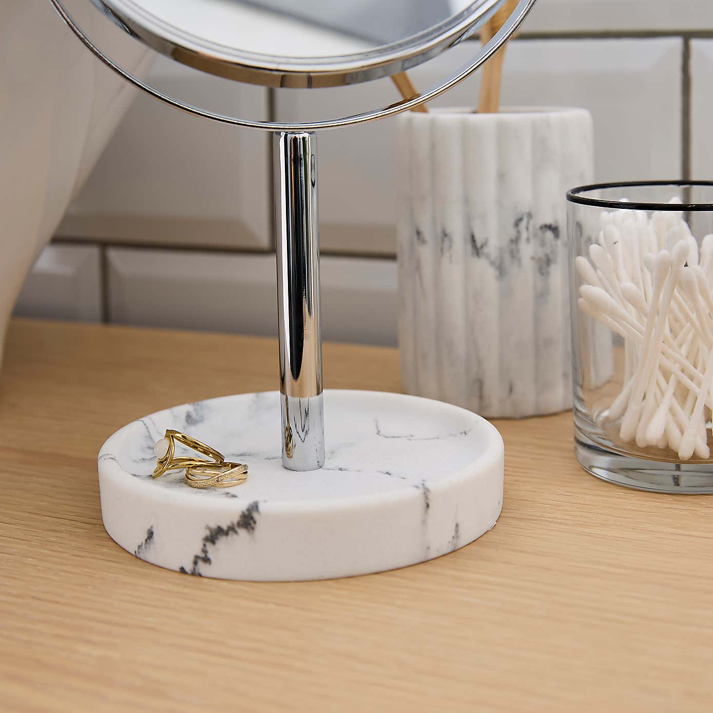 Carousel zoom image position 2 of 3