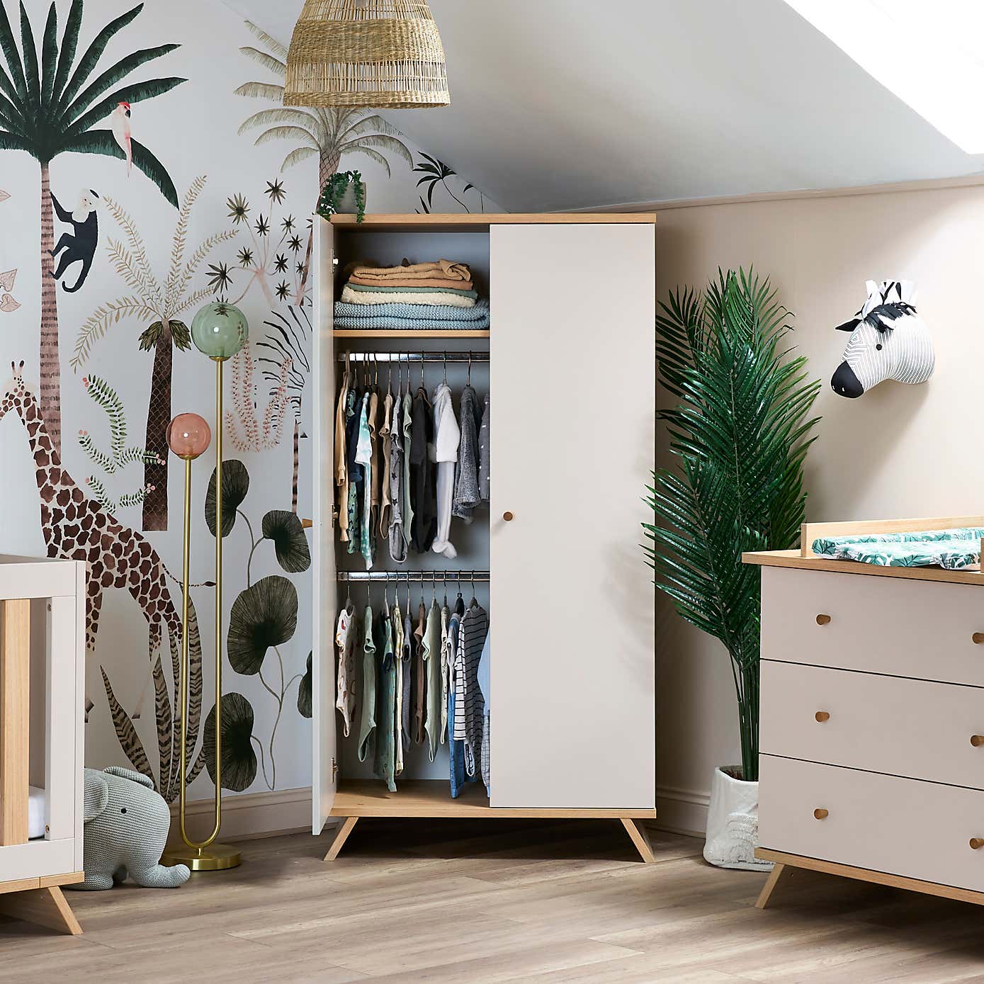 Carousel zoom image position 3 of 10