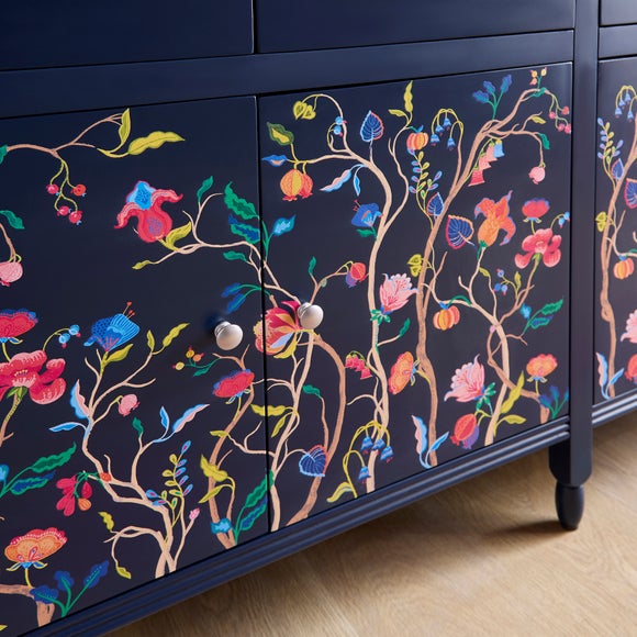 Carousel navigation image position 3 of 7