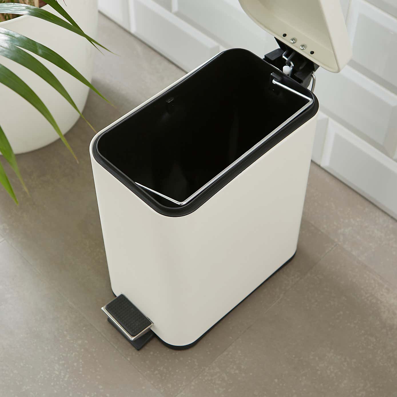 Carousel zoom image position 2 of 3