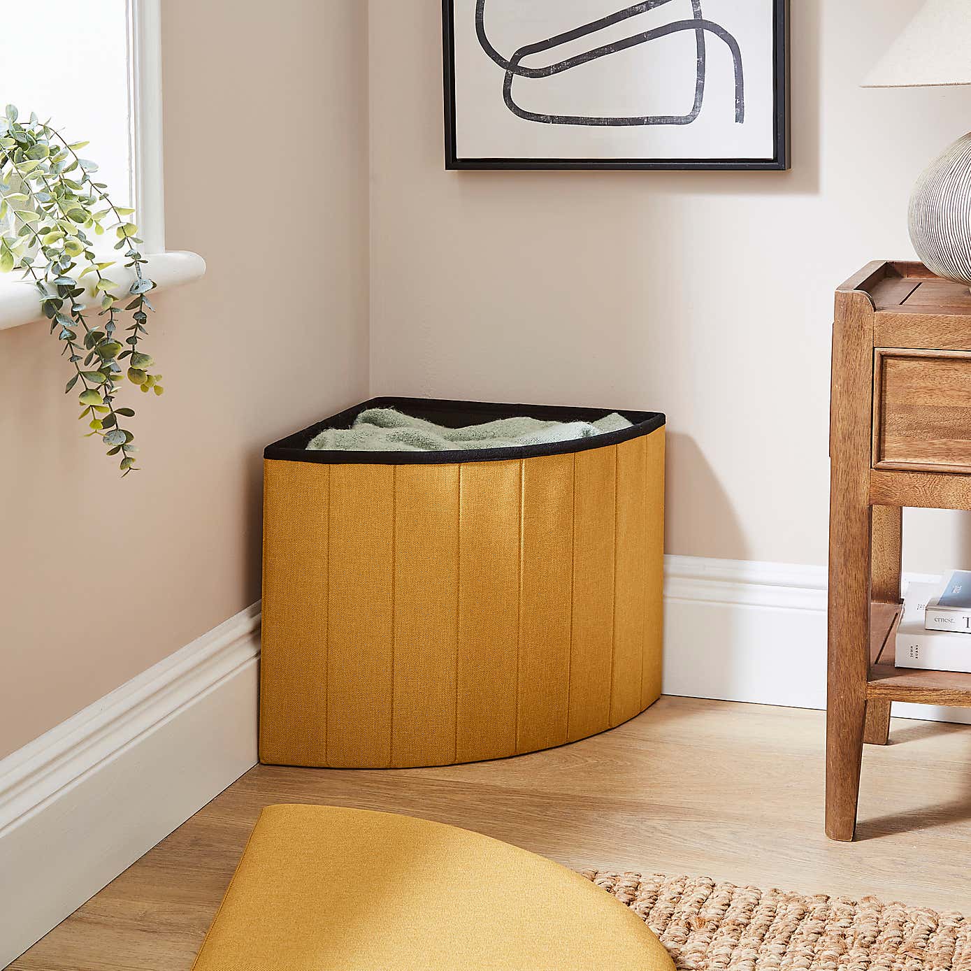 Carousel zoom image position 2 of 4