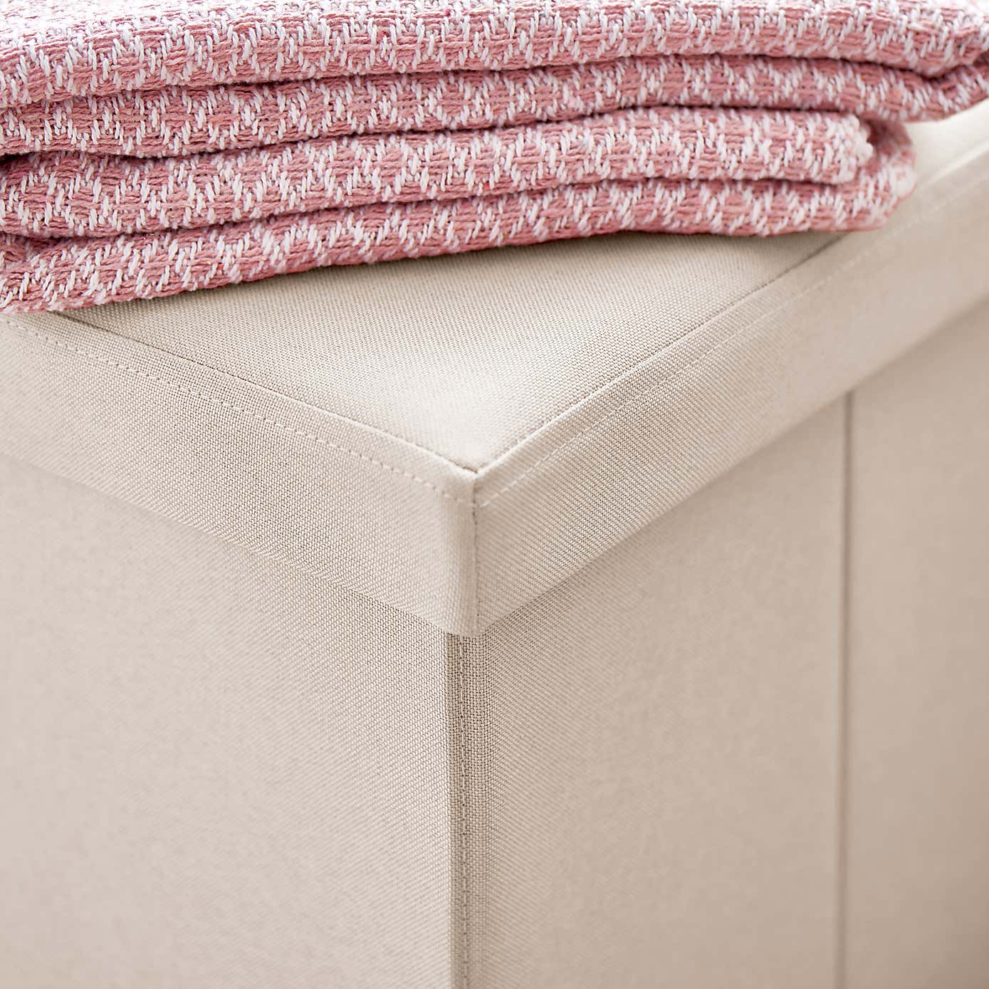 Carousel zoom image position 3 of 4