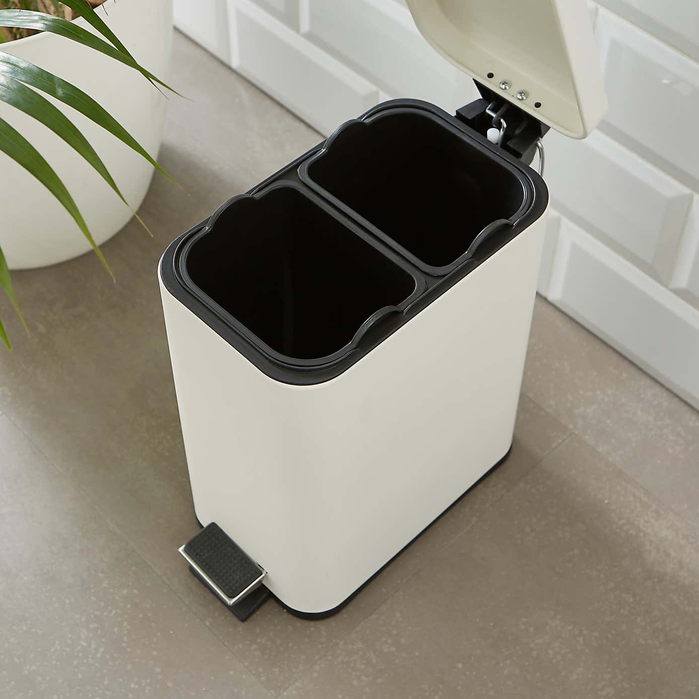 Carousel zoom image position 2 of 3