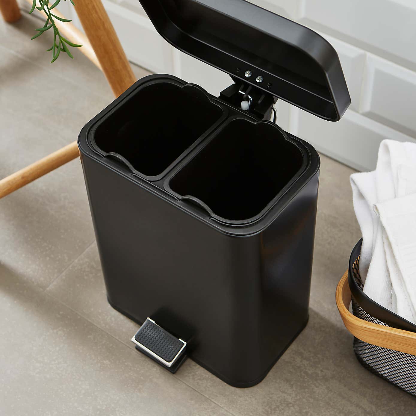 Carousel zoom image position 2 of 3