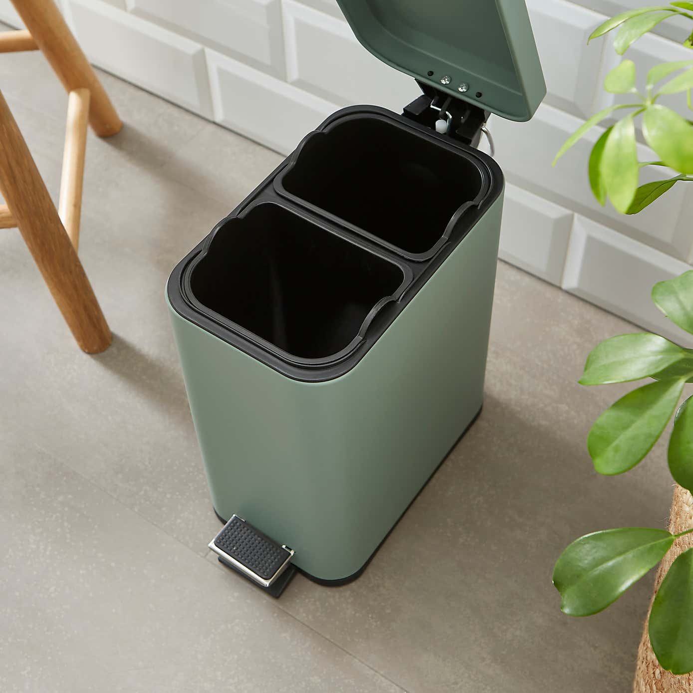 Carousel zoom image position 2 of 3