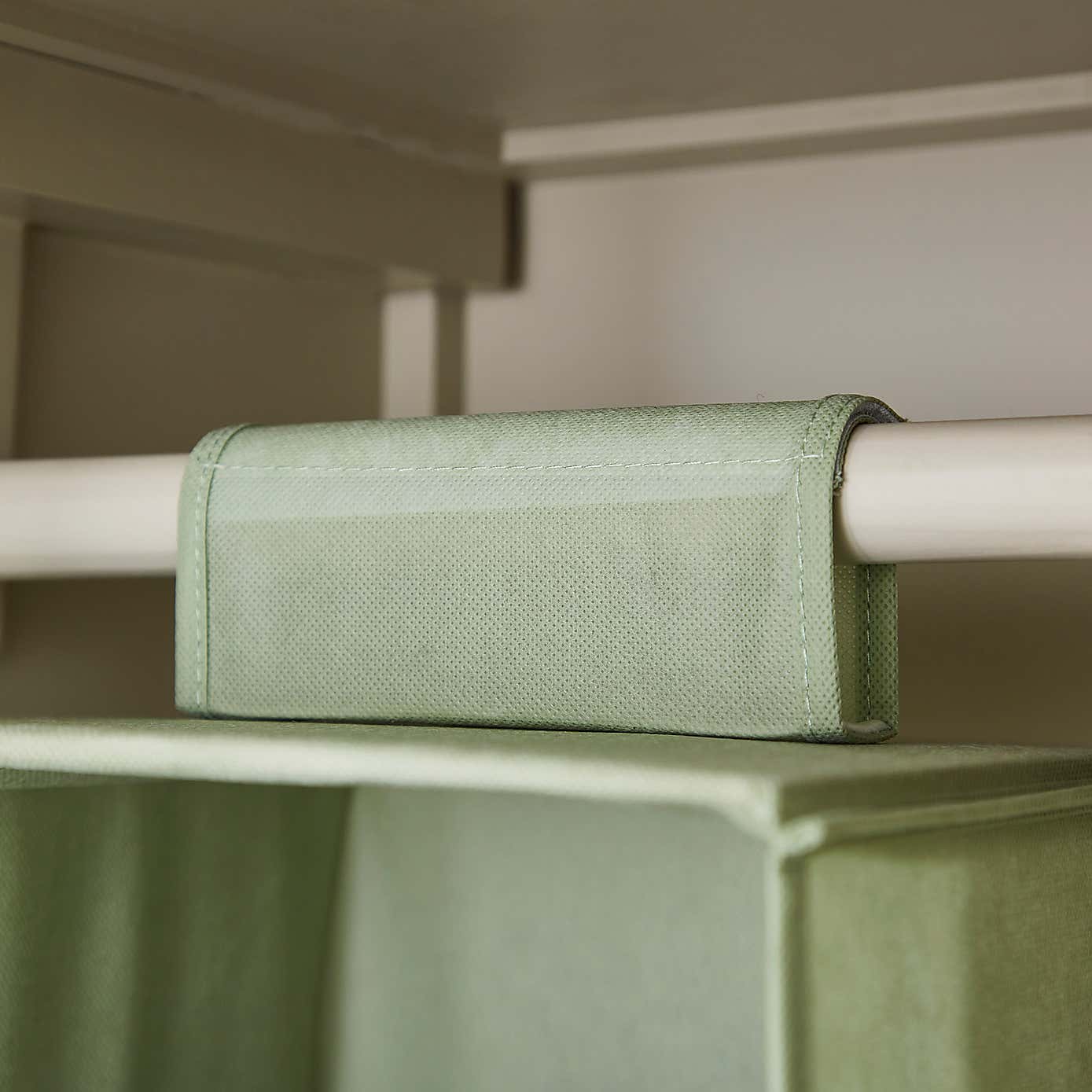 Carousel zoom image position 2 of 3