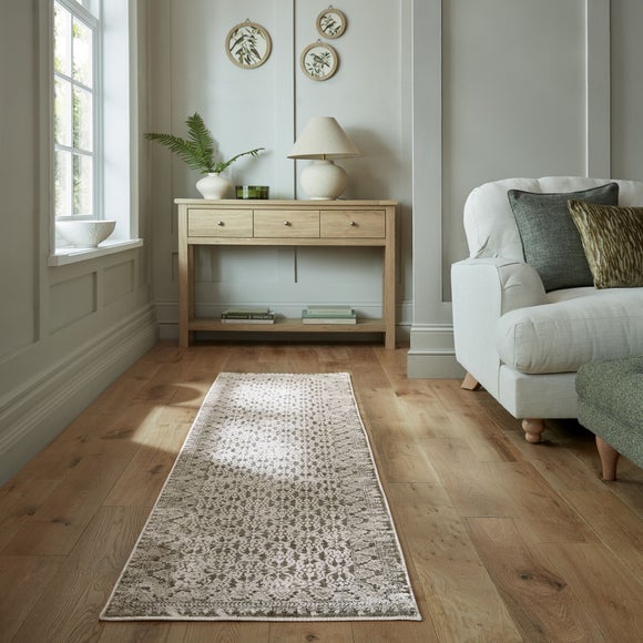 Talia Traditional Runner