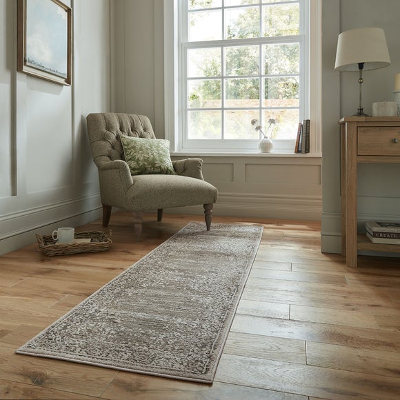 Maia Traditional Runner