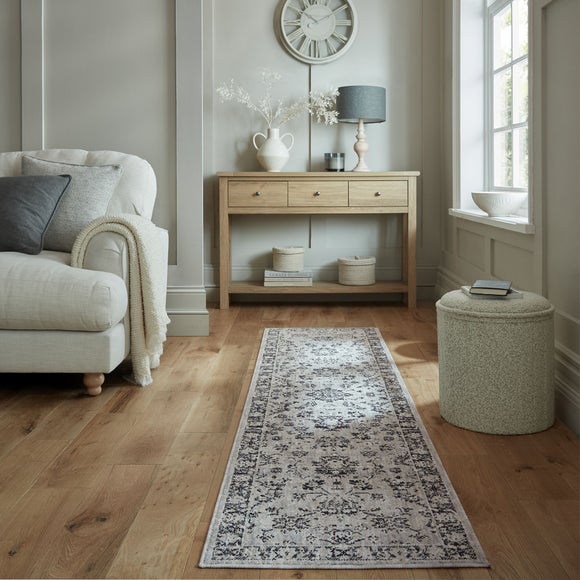 Celia Traditional Border Runner