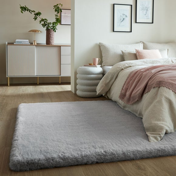 Ivy Luxury Faux Fur Rug