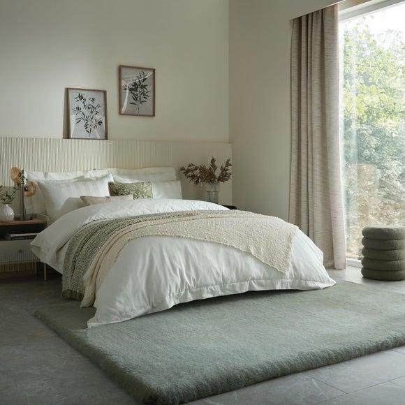 Ivy Luxury Faux Fur Rug