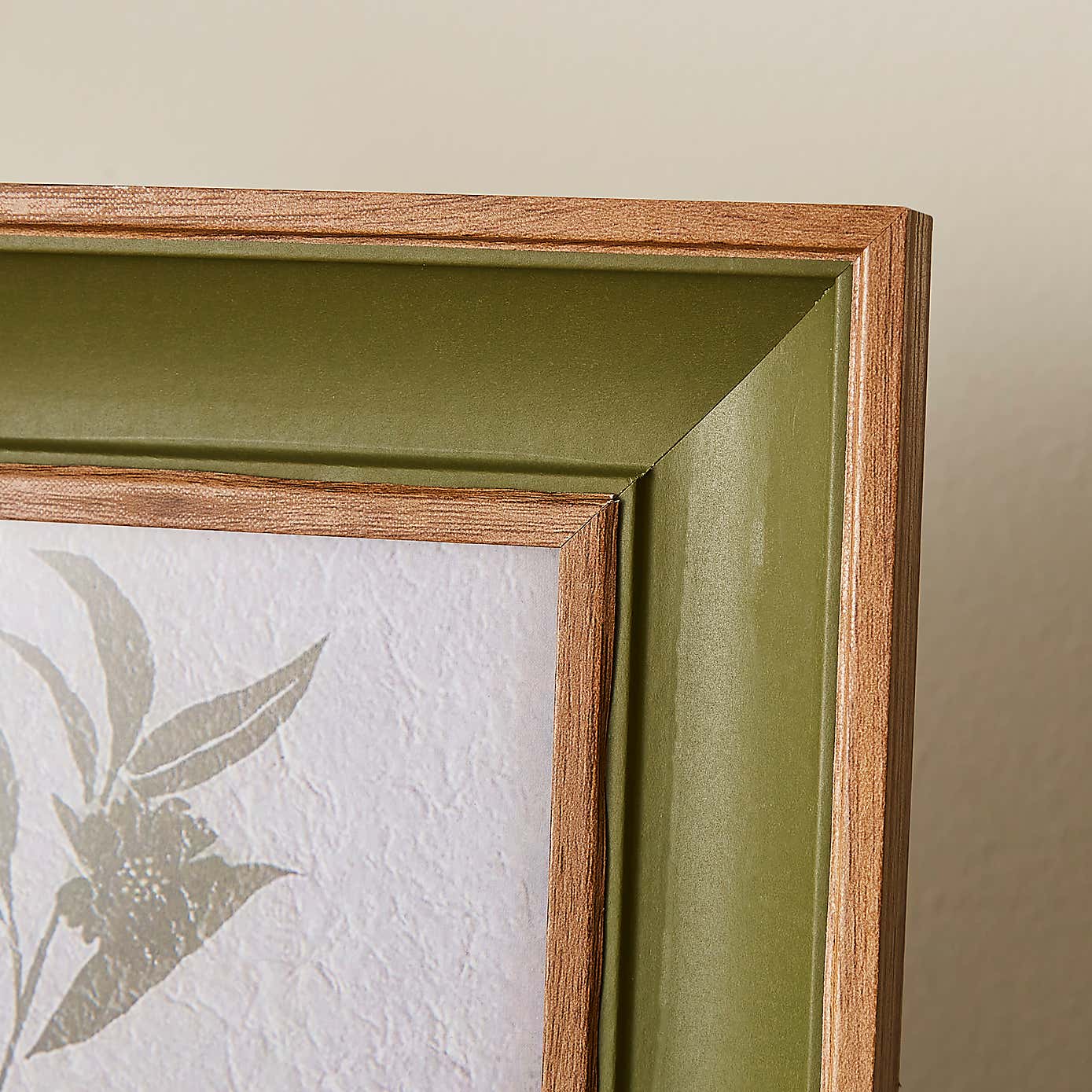 Carousel zoom image position 2 of 3