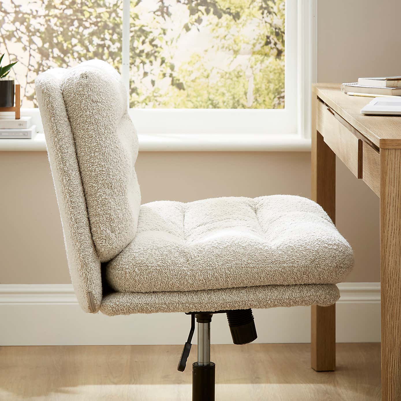 Carousel zoom image position 4 of 7