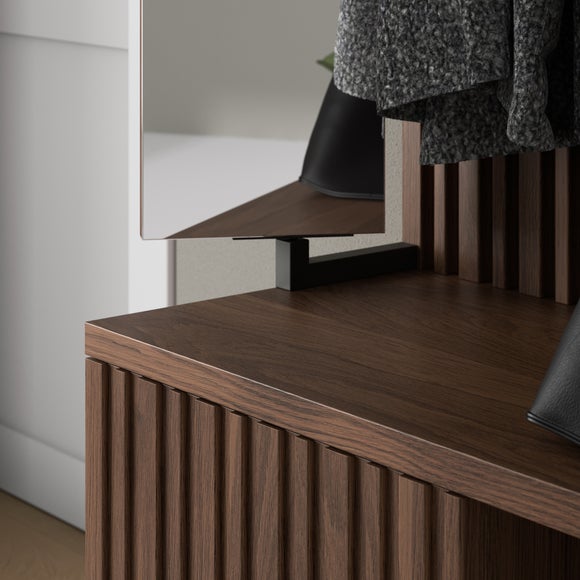 Carousel navigation image position 4 of 8