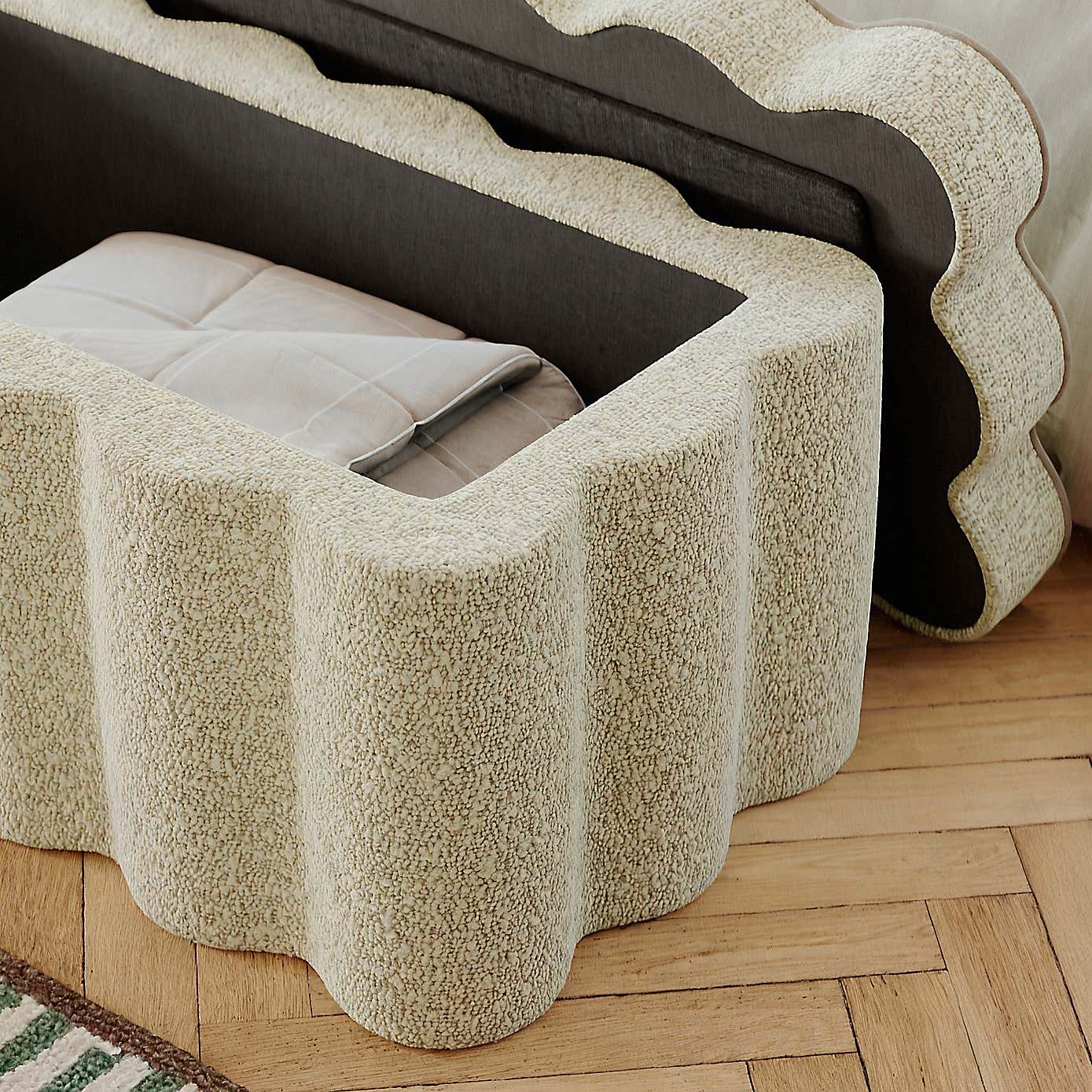 Carousel zoom image position 3 of 8