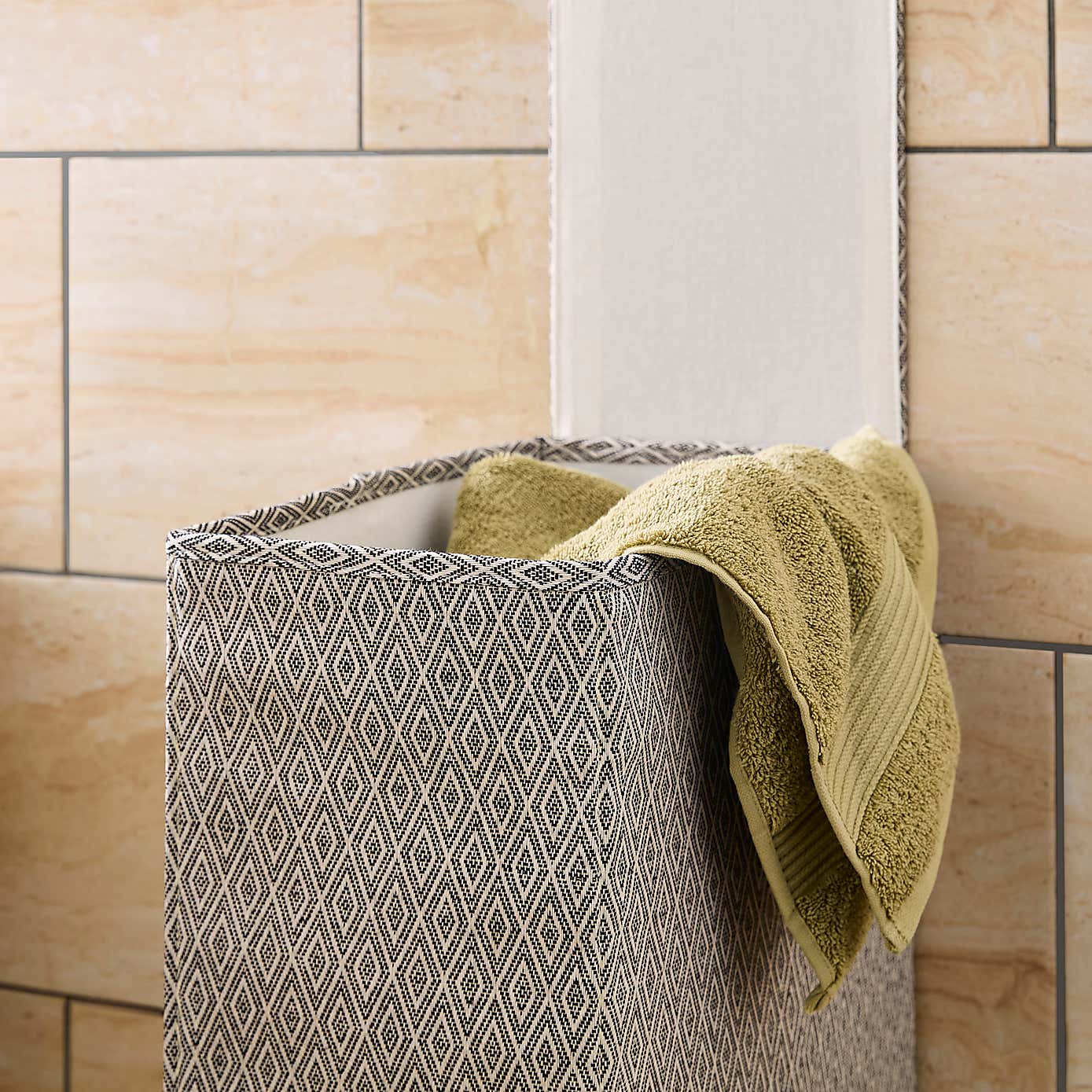 Carousel zoom image position 2 of 3